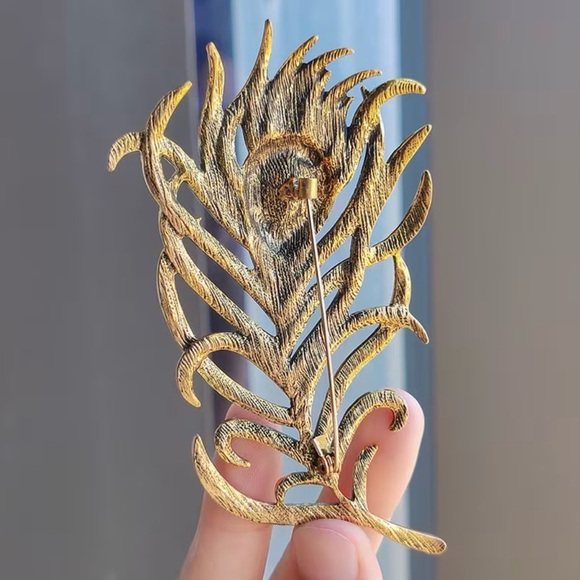 Peacock Feather Rhinestone Encrusted Brooch Modern New Gold Tone - Picture 3 of 9